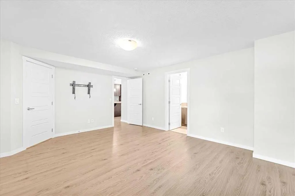 523 Cranford Mews SE