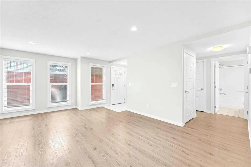 523 Cranford Mews SE