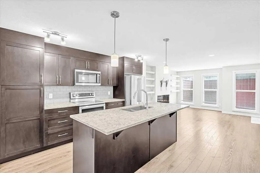 523 Cranford Mews SE