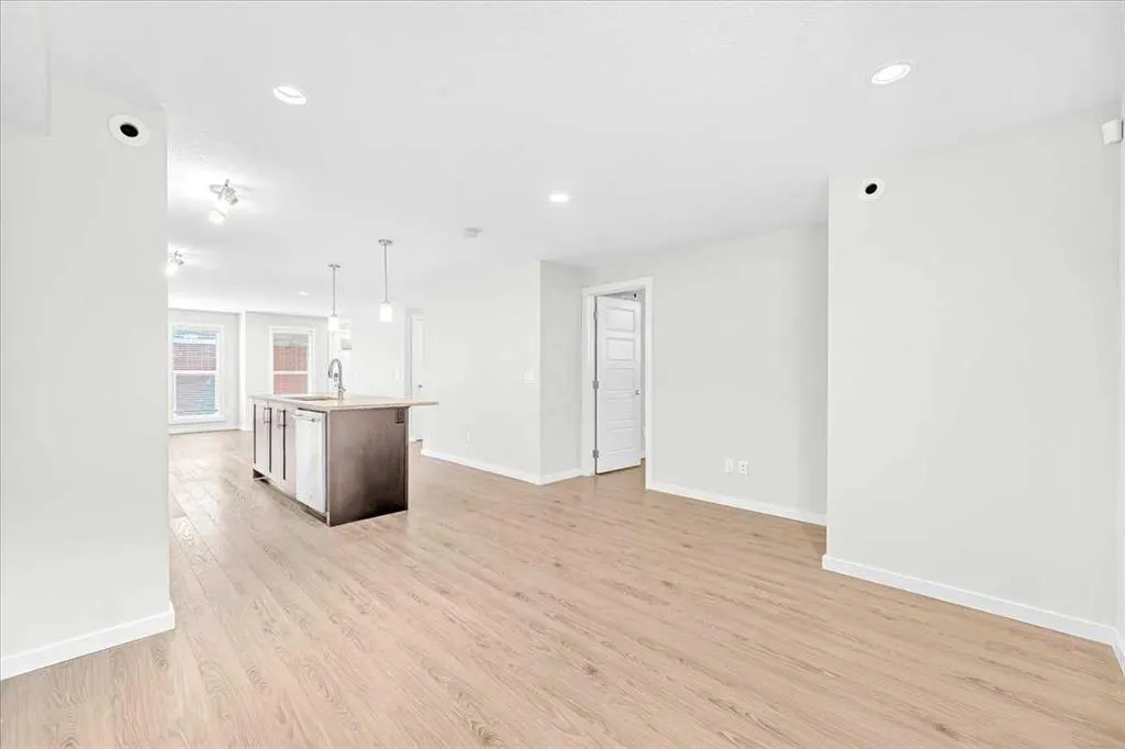 523 Cranford Mews SE