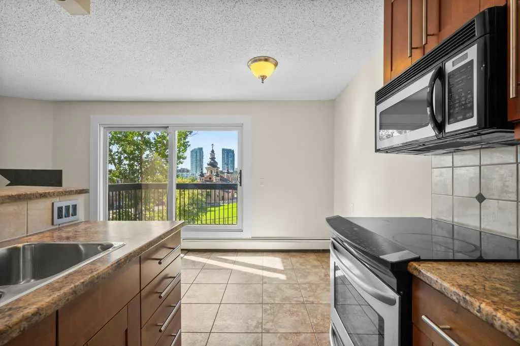 409 1 Avenue NE, #303