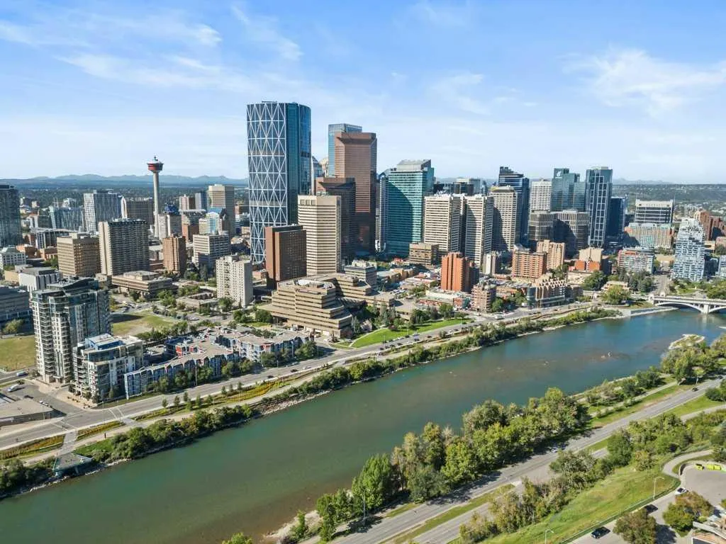 409 1 Avenue NE, #303