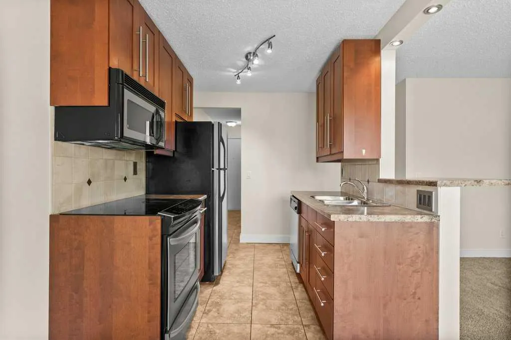 409 1 Avenue NE, #303