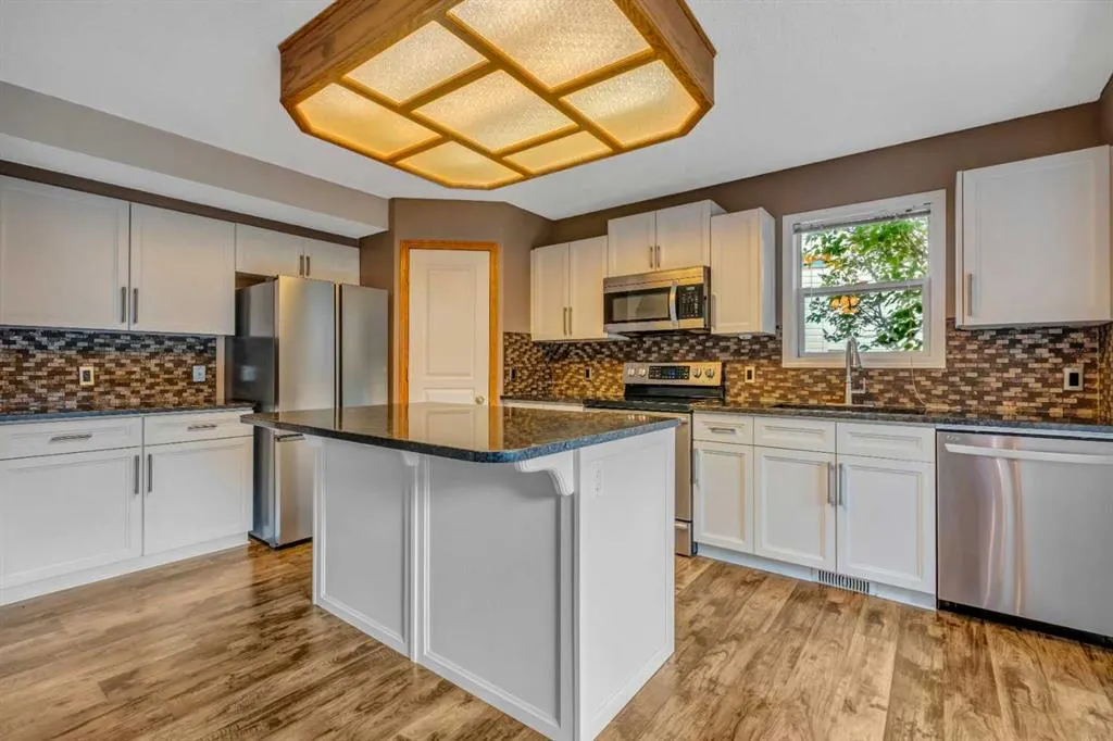 60 Citadel Peak Mews NW