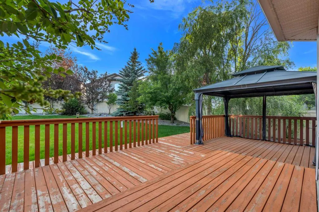 60 Citadel Peak Mews NW