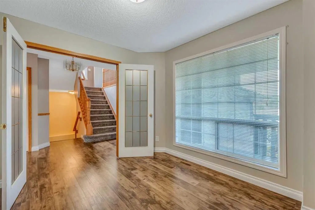 60 Citadel Peak Mews NW