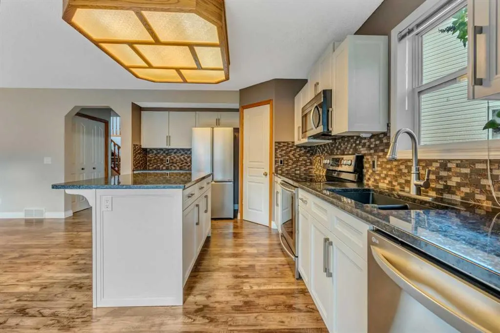 60 Citadel Peak Mews NW