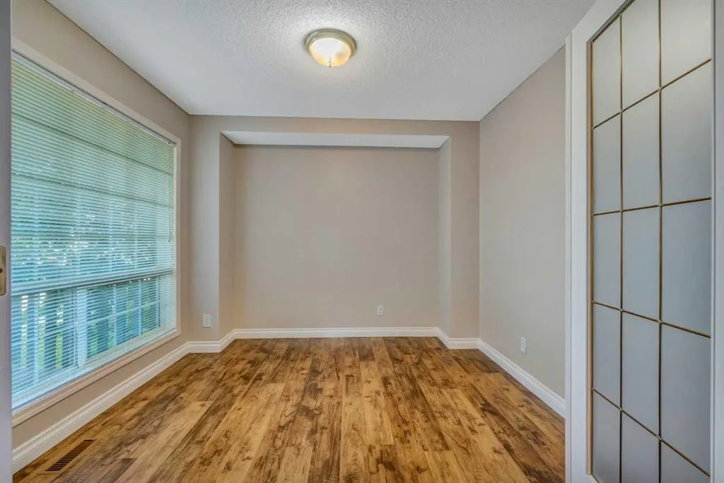 60 Citadel Peak Mews NW