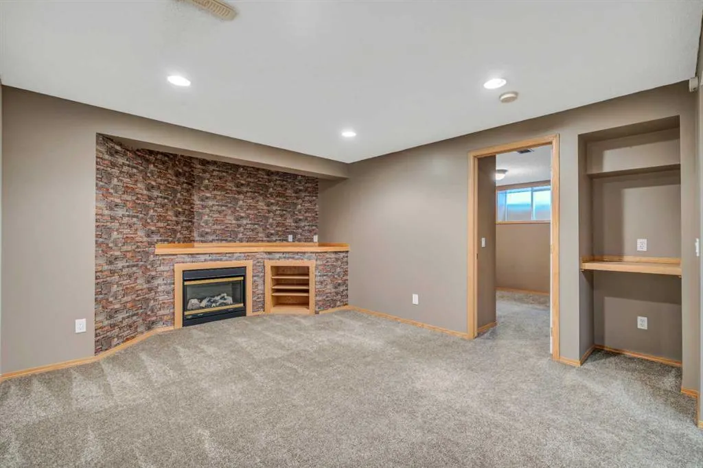 60 Citadel Peak Mews NW