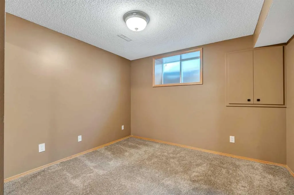60 Citadel Peak Mews NW
