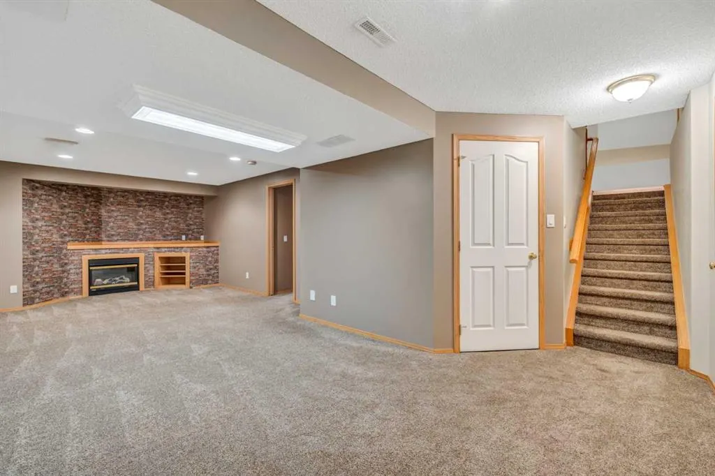 60 Citadel Peak Mews NW