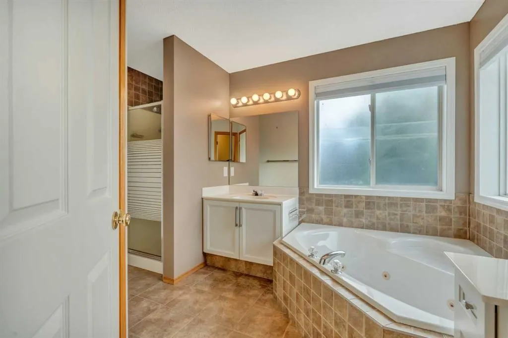 60 Citadel Peak Mews NW