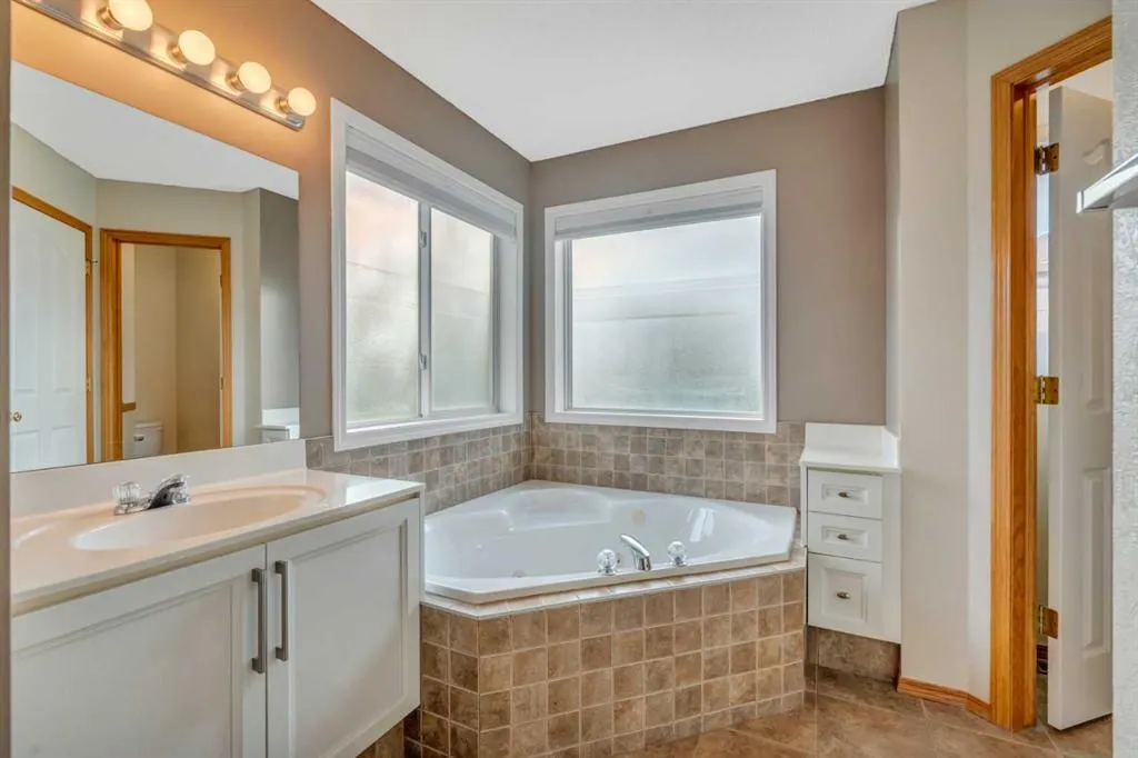 60 Citadel Peak Mews NW