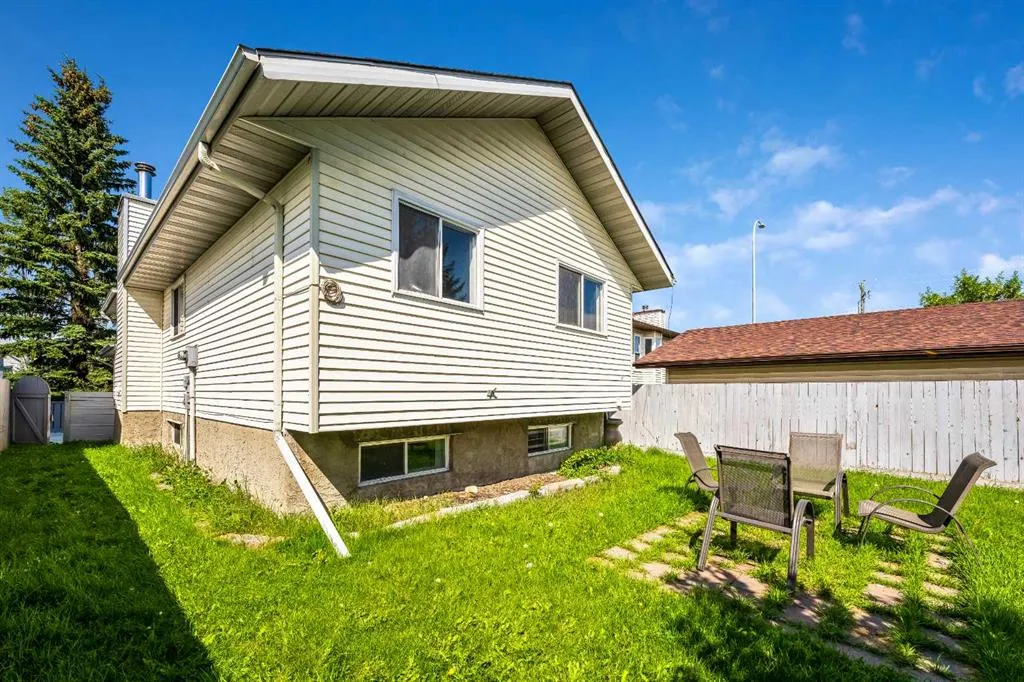 680 Macewan Drive NW