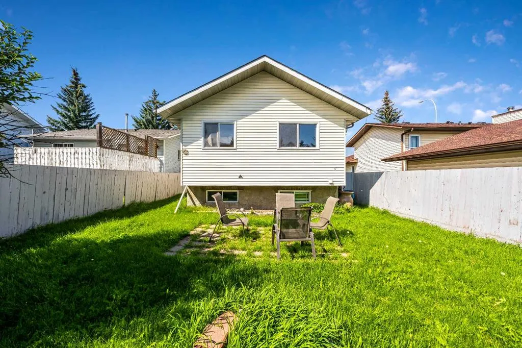 680 Macewan Drive NW