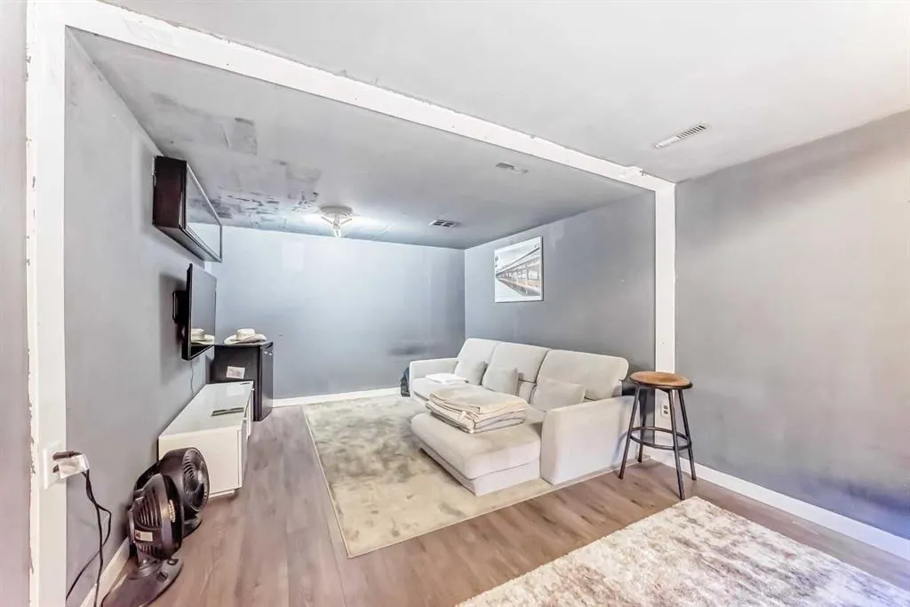 28 Berwick Crescent NW, #63