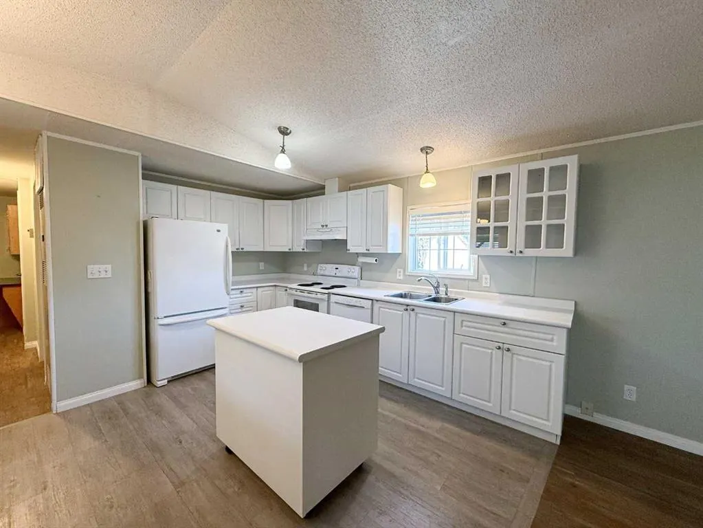 5800 46 Street, #13