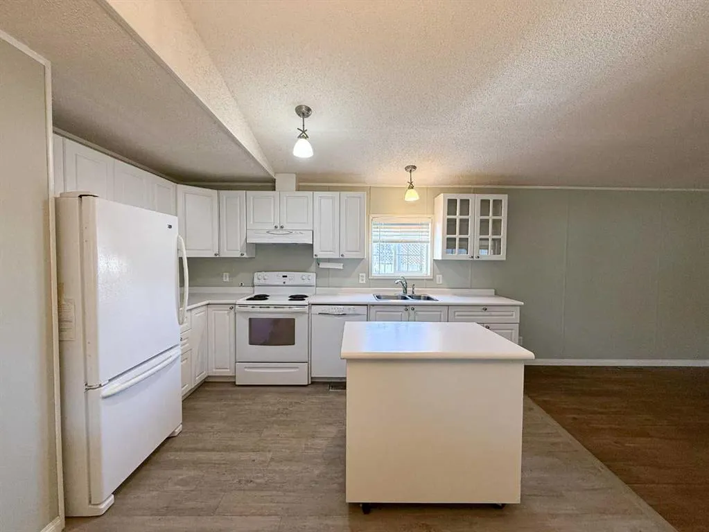 5800 46 Street, #13