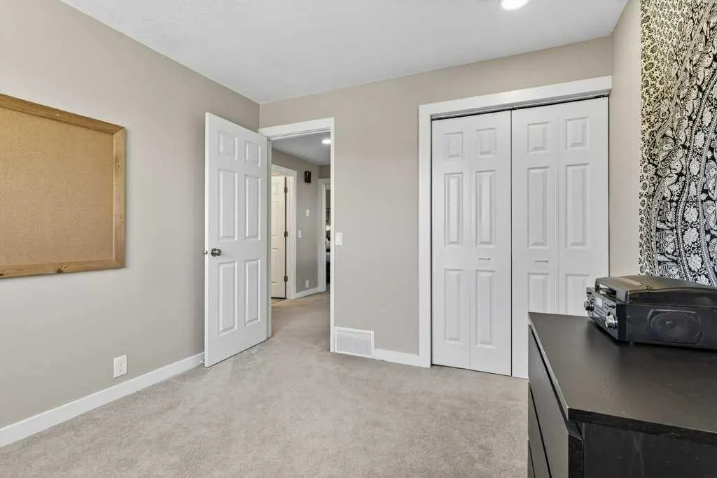 7 Strathearn Rise SW