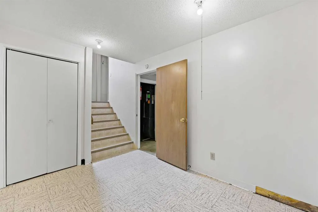 2606 26 Street SW
