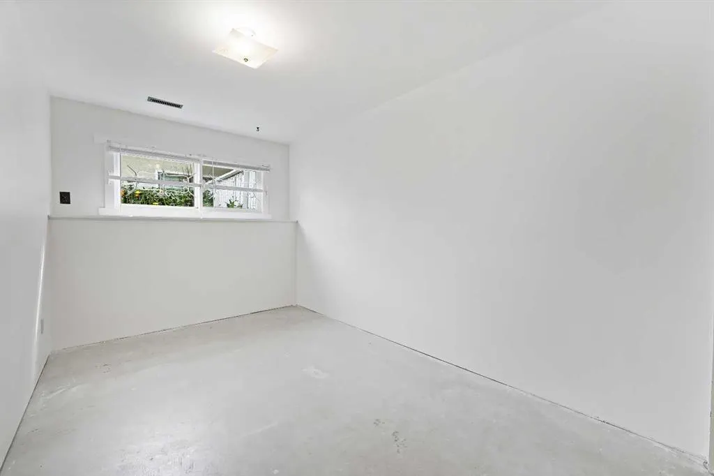 2606 26 Street SW