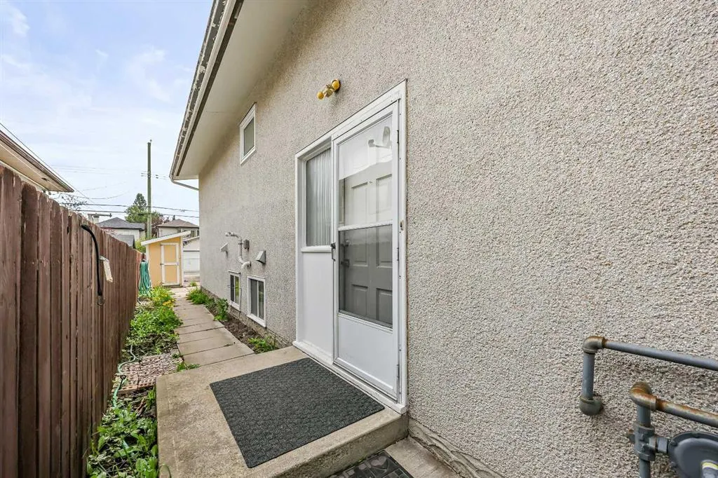 2606 26 Street SW