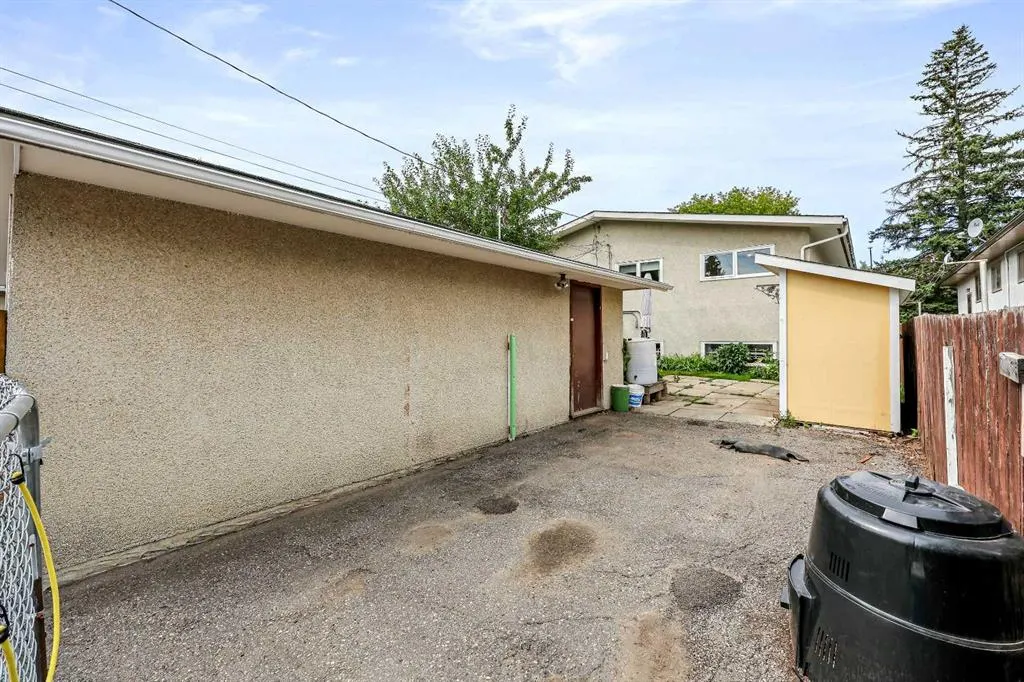 2606 26 Street SW