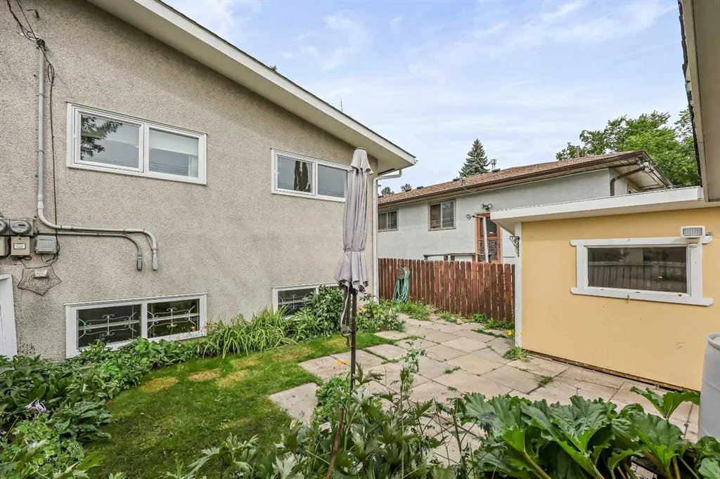 2606 26 Street SW
