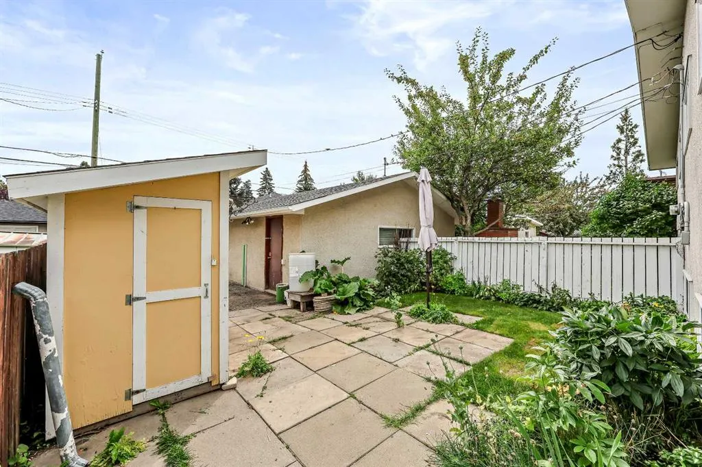 2606 26 Street SW