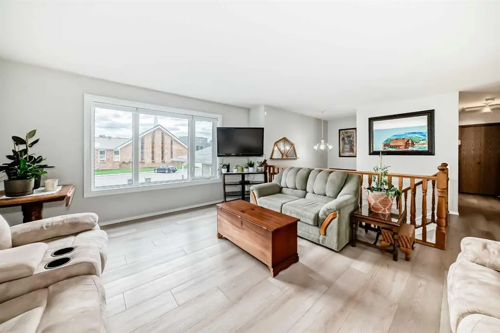 5114 57 Ave