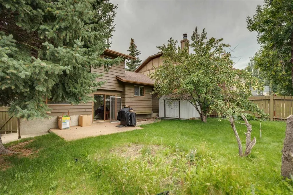 24 Strathcona Close SW