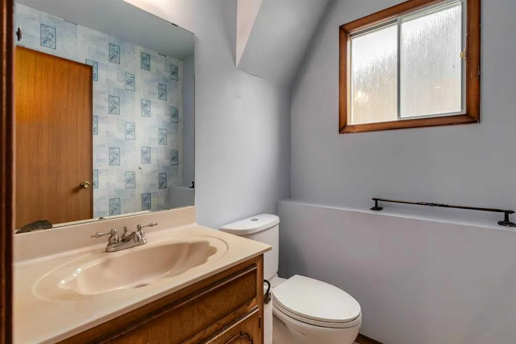 24 Strathcona Close SW