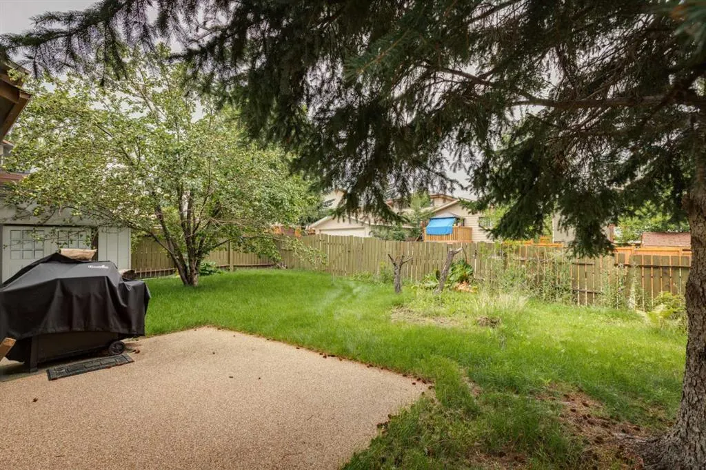 24 Strathcona Close SW