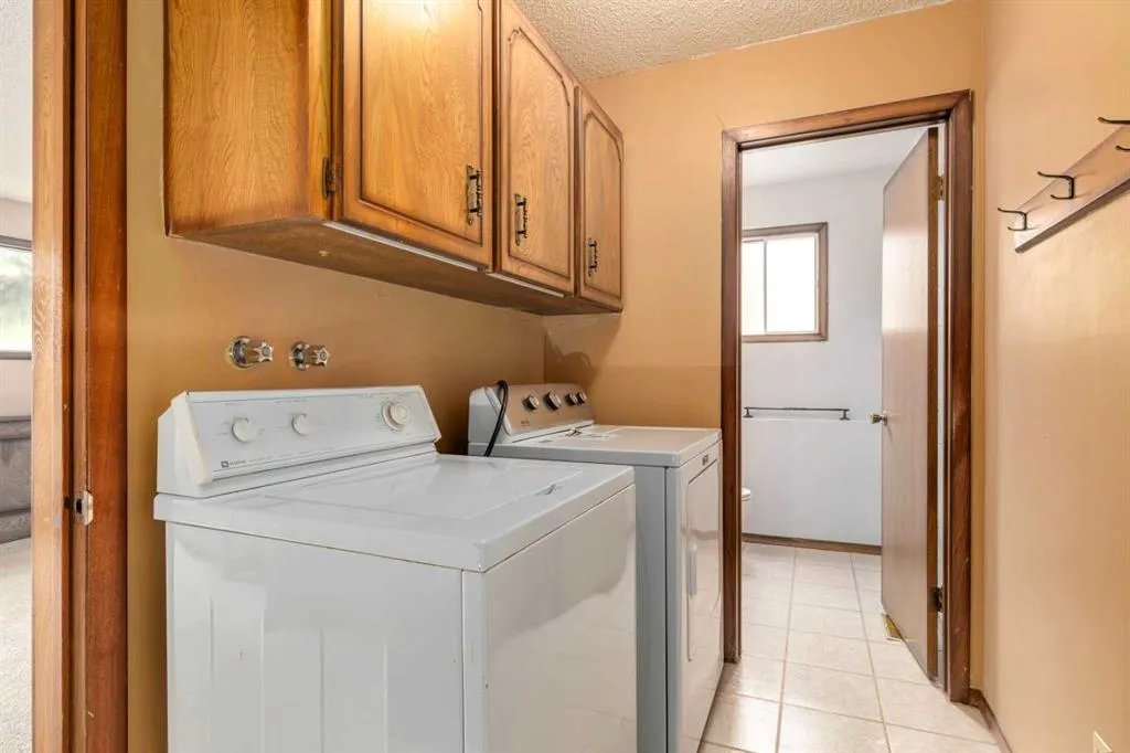 24 Strathcona Close SW