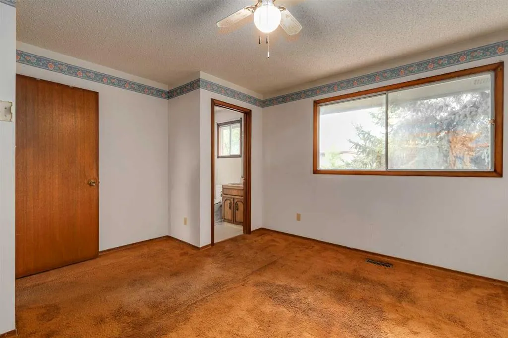 24 Strathcona Close SW