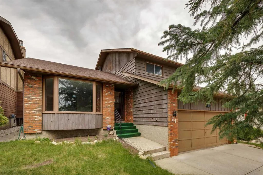24 Strathcona Close SW