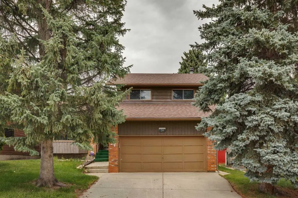 24 Strathcona Close SW
