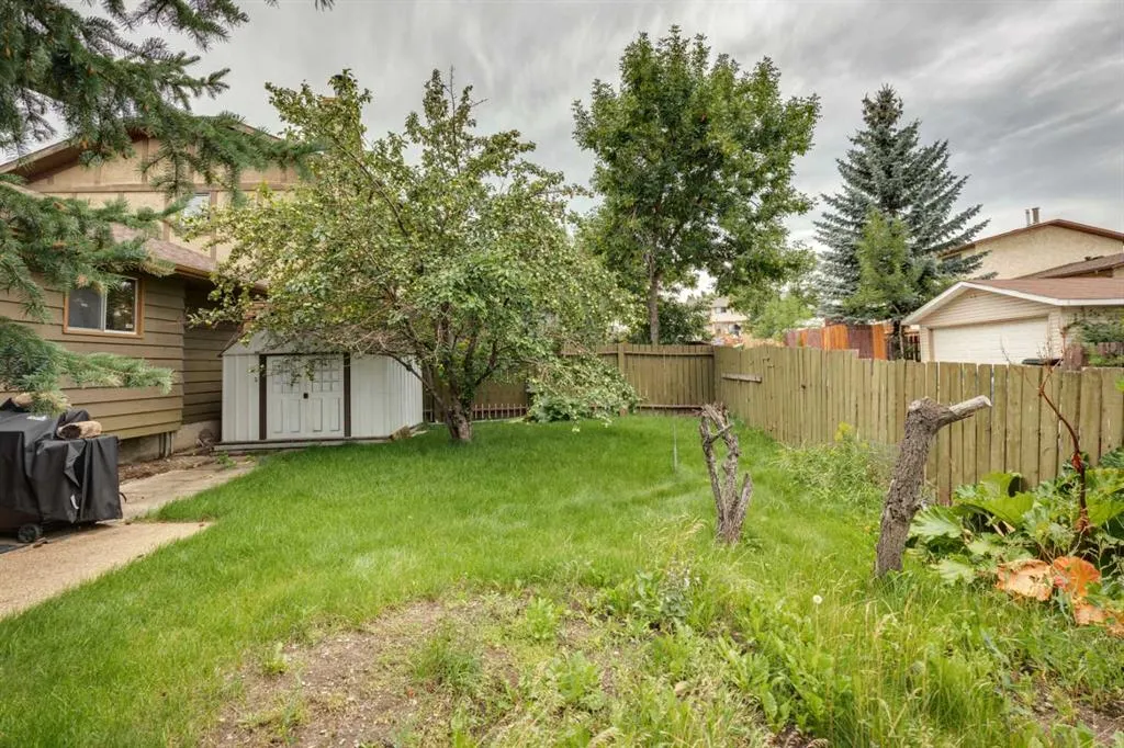 24 Strathcona Close SW