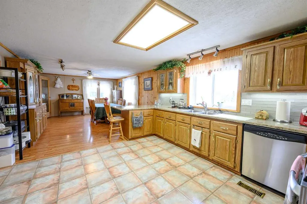 743073 Highway 2