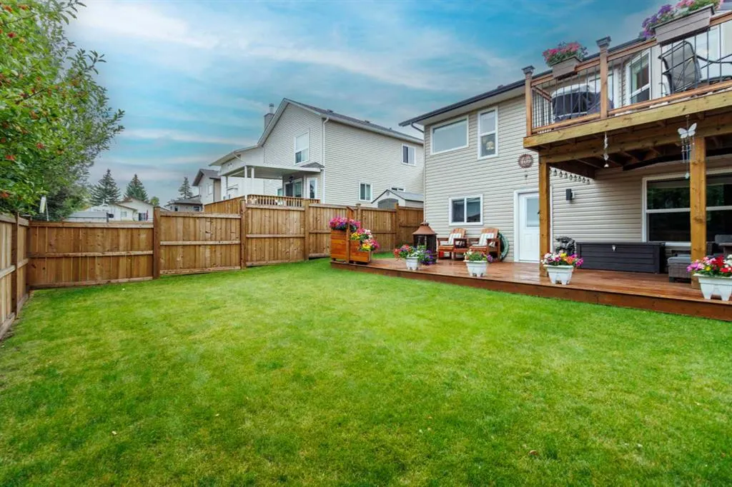 20 Macewan Ridge Gate NW