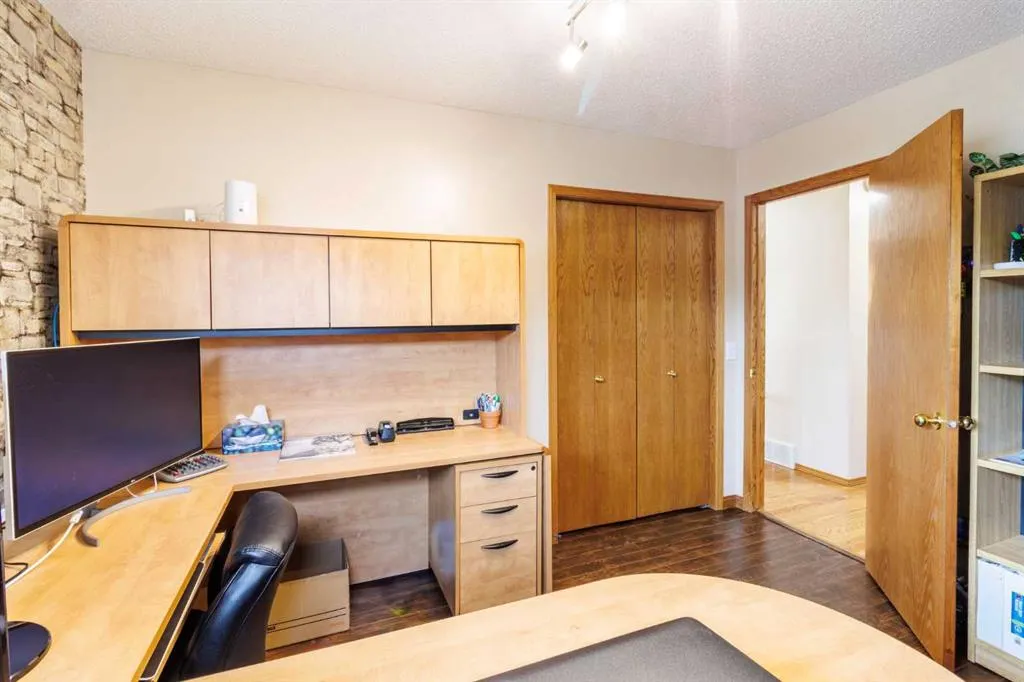 20 Macewan Ridge Gate NW