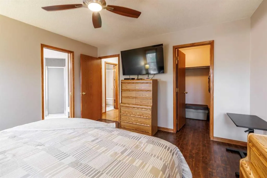 20 Macewan Ridge Gate NW