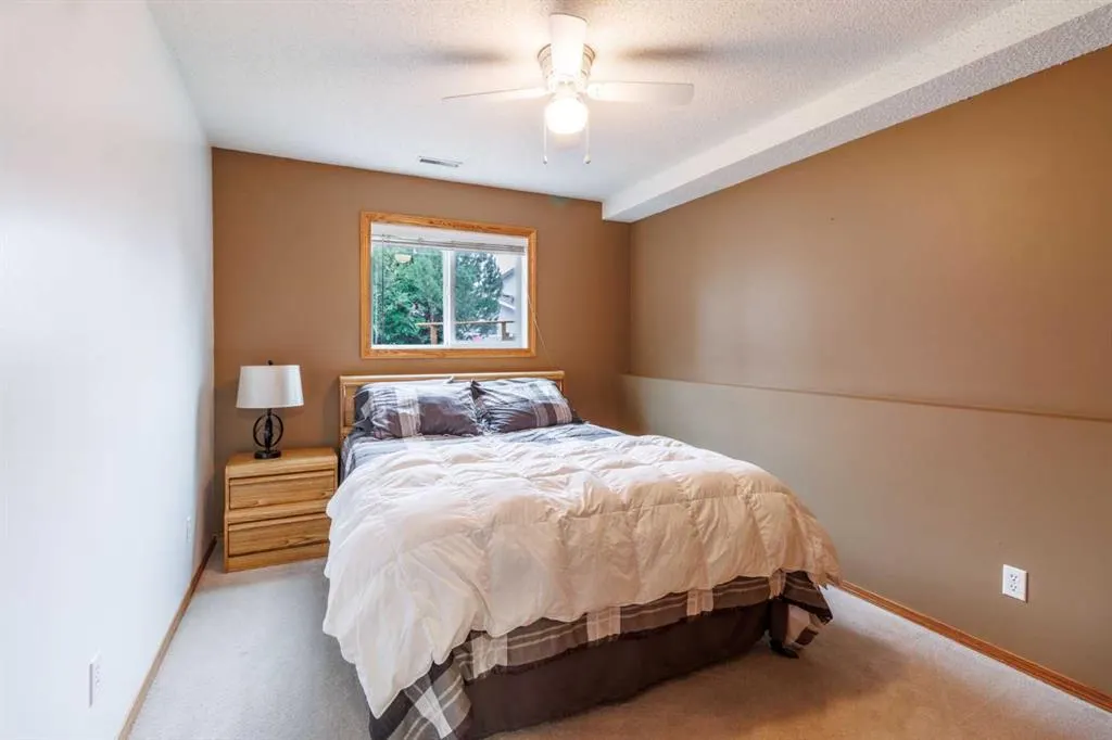 20 Macewan Ridge Gate NW