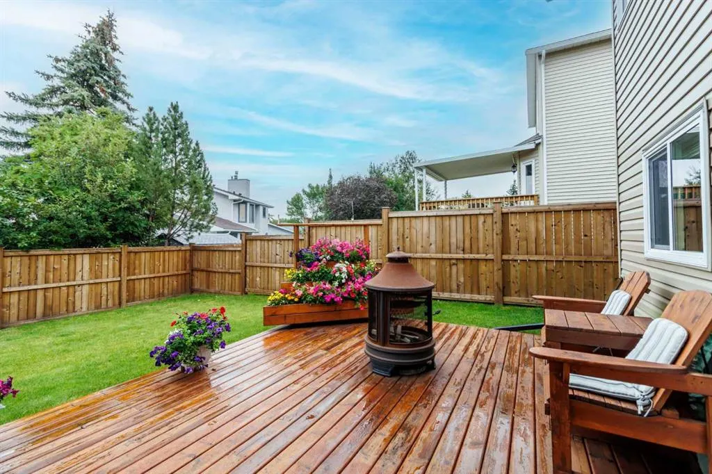 20 Macewan Ridge Gate NW