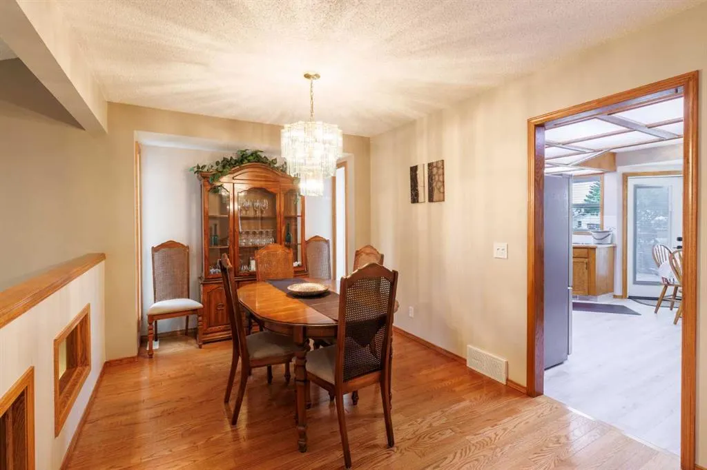 20 Macewan Ridge Gate NW