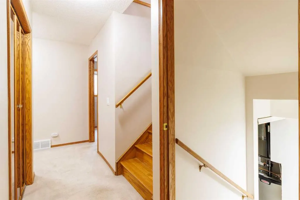 20 Macewan Ridge Gate NW