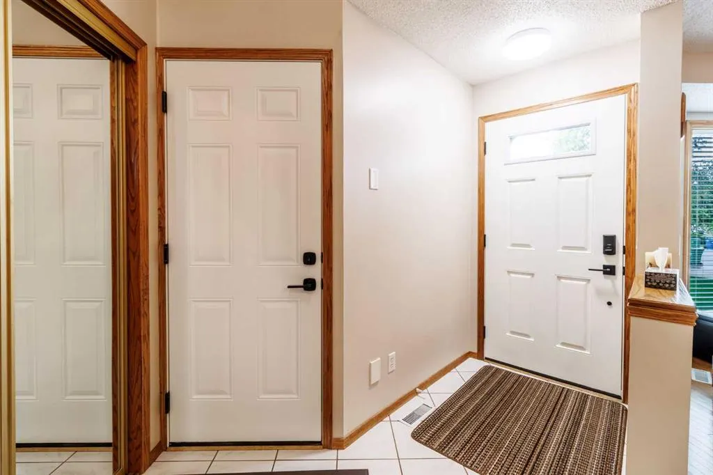20 Macewan Ridge Gate NW
