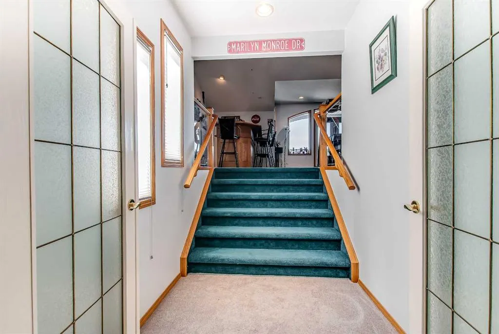 23 Chinook Place SW