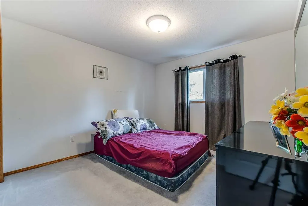 23 Chinook Place SW