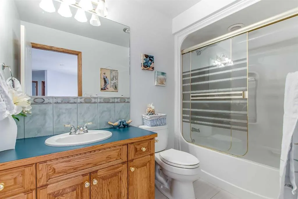 23 Chinook Place SW